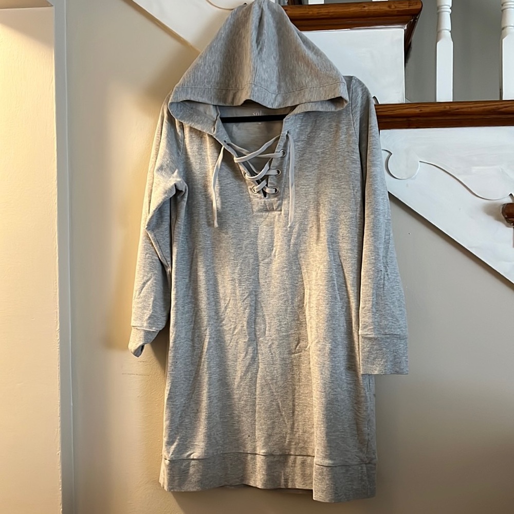 Sweatshirt dress with hood